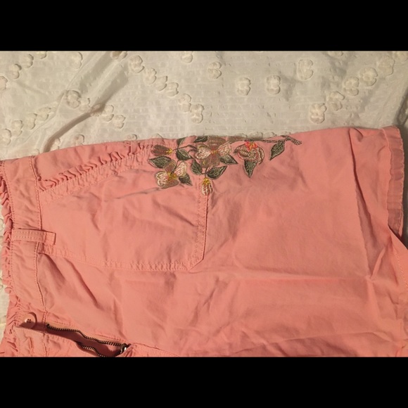 Pink flower shorts. - Picture 2 of 5